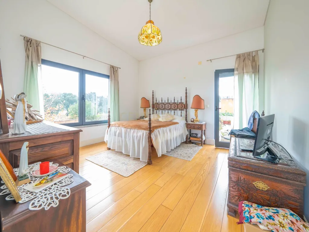 Moradia T5 Isolada, com Dois Pisos, Elevador e Terraço, com 800m2 de Terreno , na Quinta do Anjo, Palmela - Image 18