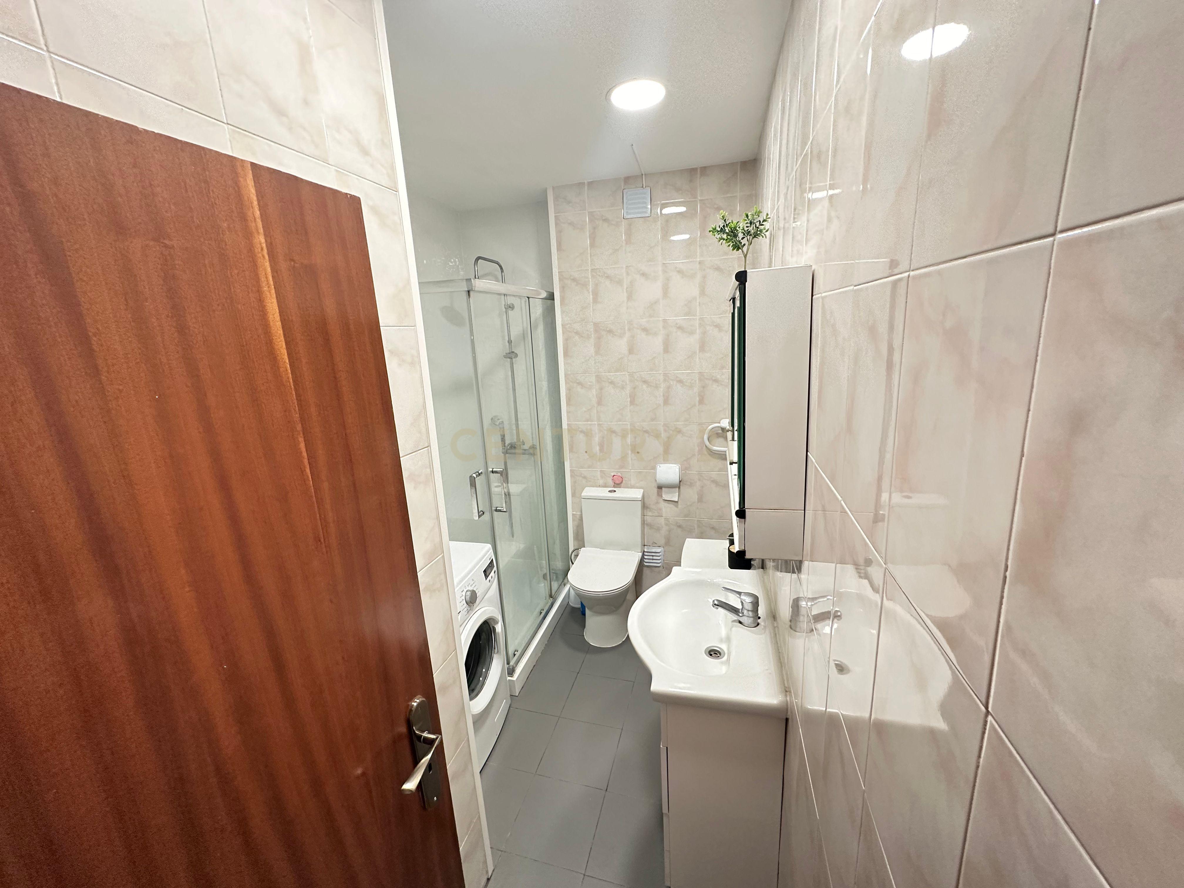 Fotografia 10 de Apartamento T2 em Mina de Água, Amadora