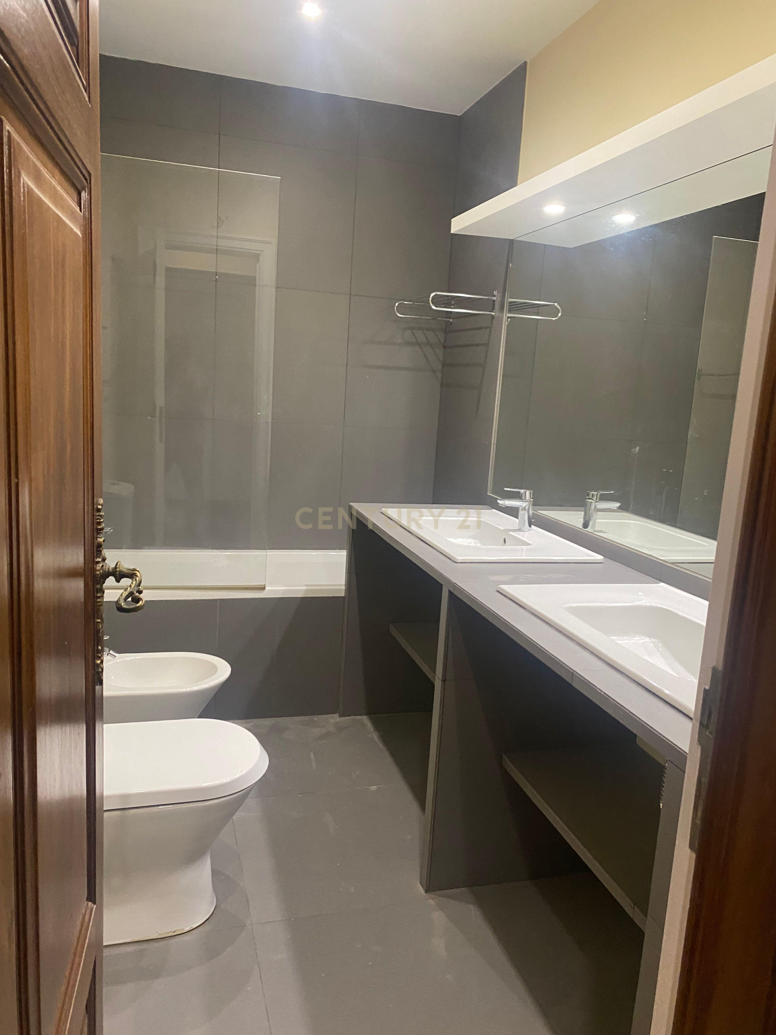 Apartamento  T5 Renovado -  Av Barbosa de Bocage - Image 10