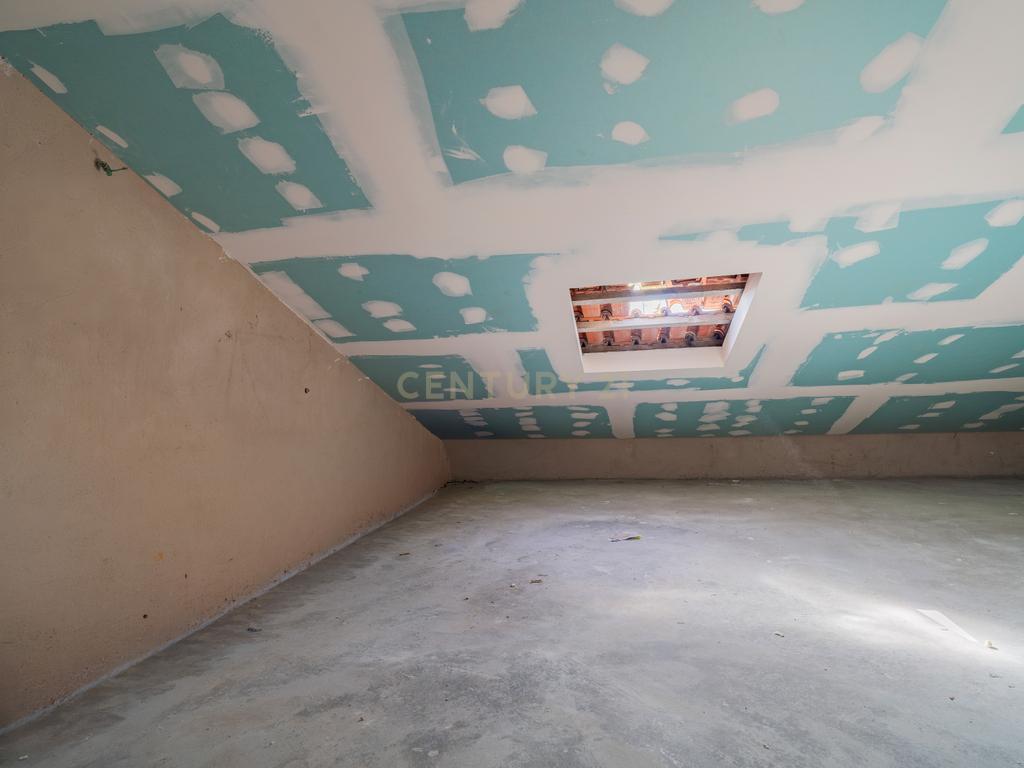 Excelente Apartamento T3 + 1 em remodelação - Image 23
