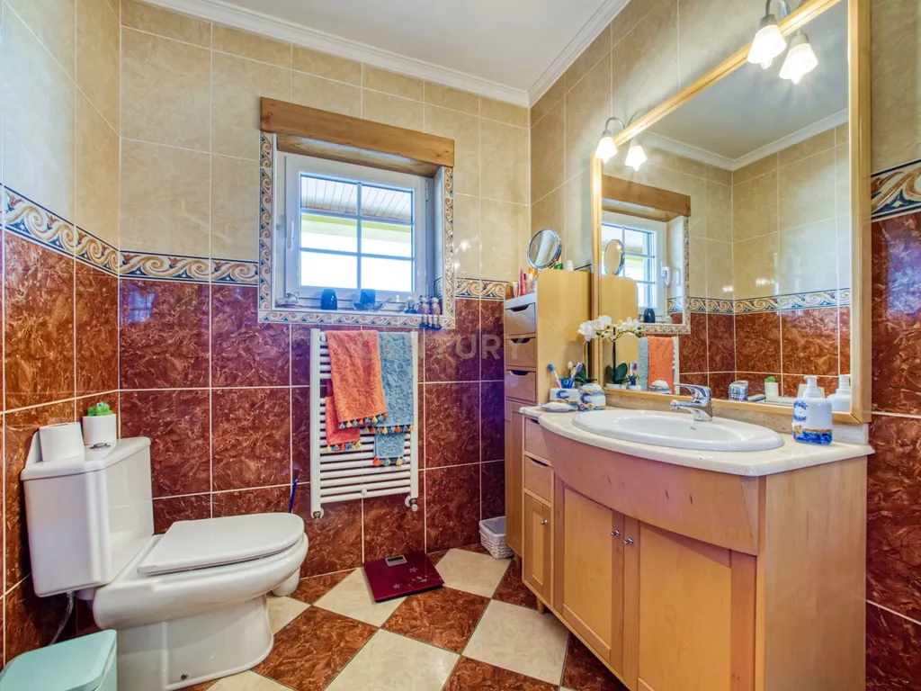 Moradia localizada na capital de distrito, no coração do Nordeste Transmontano. - Image 26