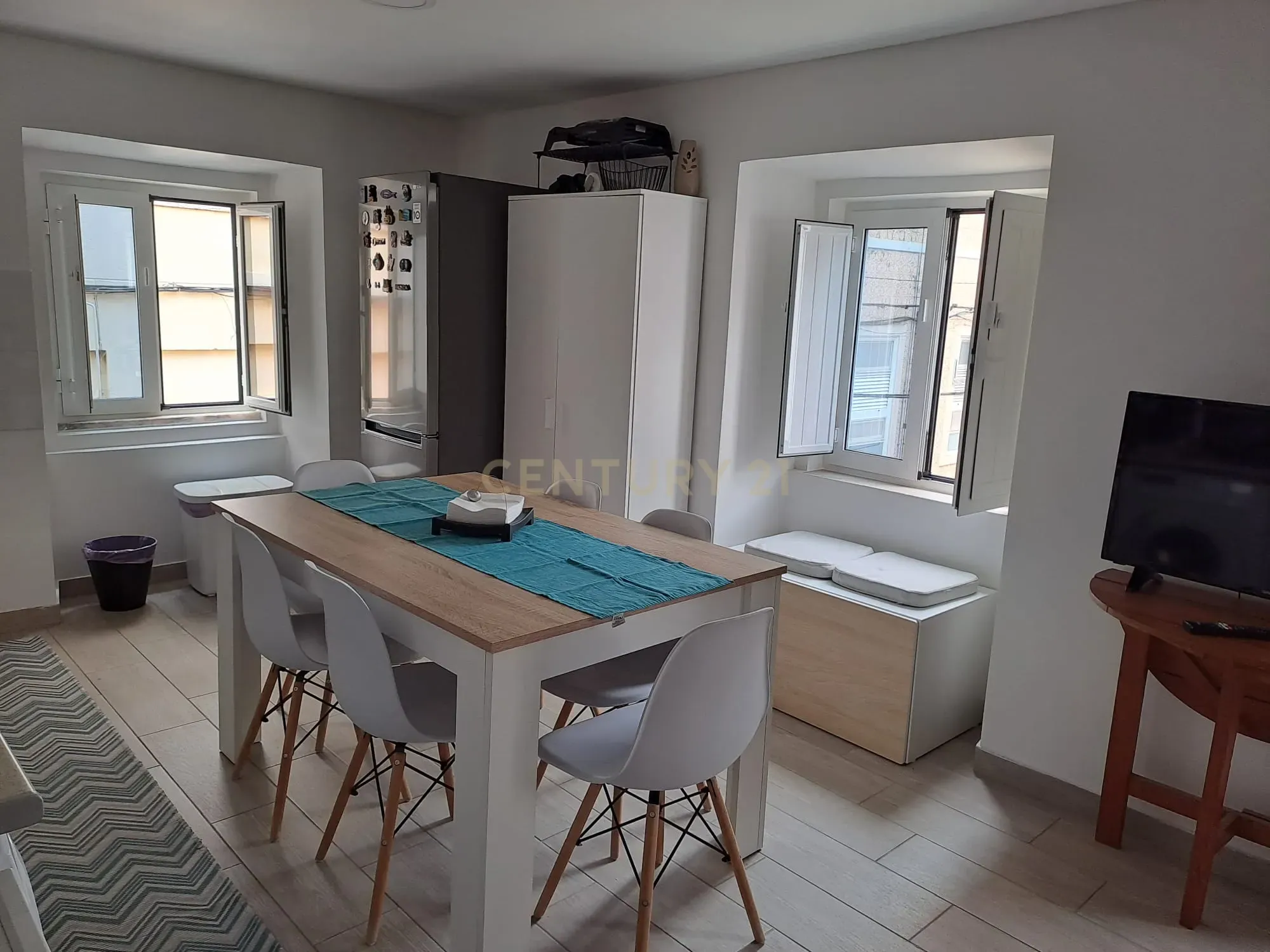 Apartamento T2 remodelado  no centro da Cidade do Montijo - Image 1