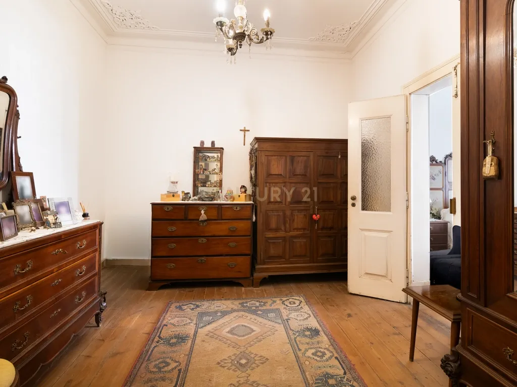 Apartamento T4+2 com logradouro de 187,75 m² na Estrela - Image 15