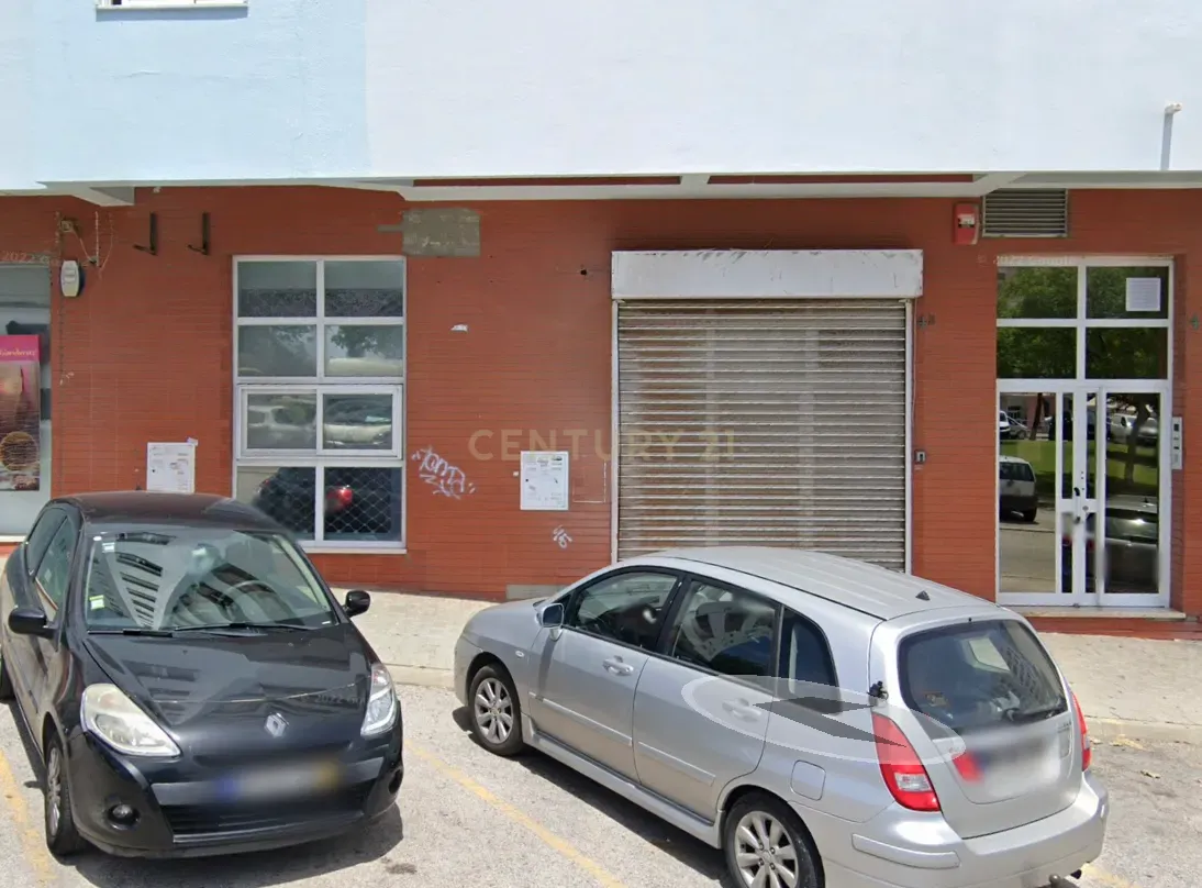 Loja com 68m2 em Santa Marta, Corroios - Image 3