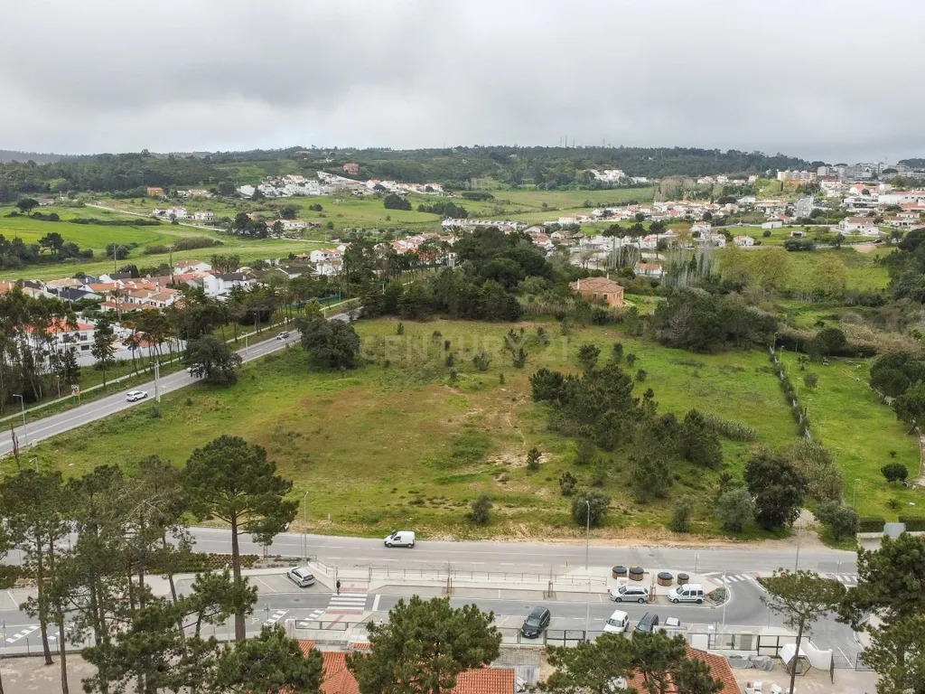 Lote de terreno de gaveto com 17.000m2 e pleno de potencialidades (Sesimbra) - Image 9