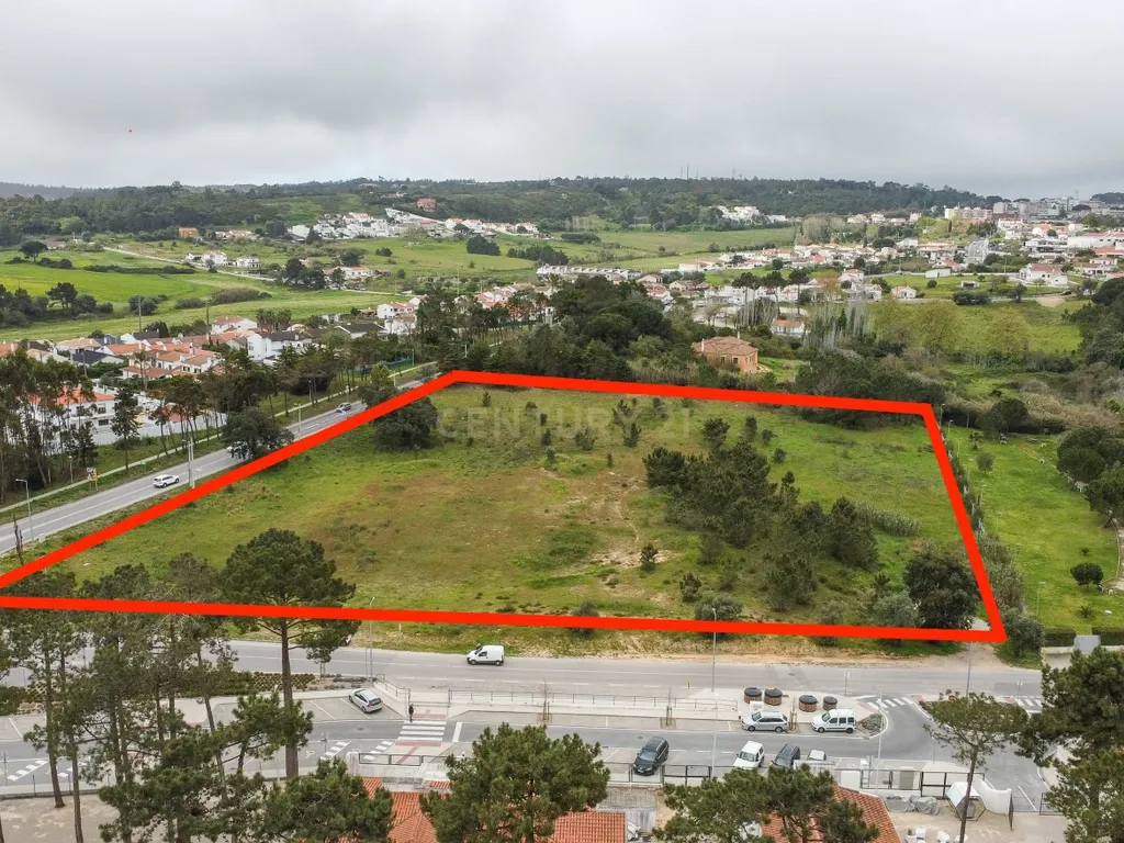 Lote de terreno de gaveto com 17.000m2 e pleno de potencialidades (Sesimbra) - Image 2
