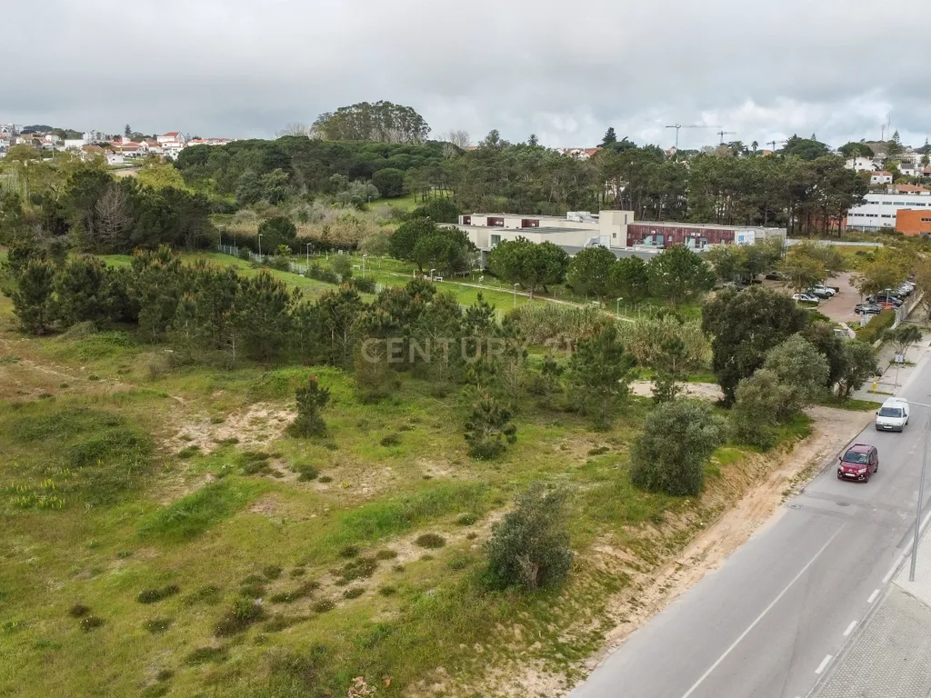Lote de terreno de gaveto com 17.000m2 e pleno de potencialidades (Sesimbra) - Image 18