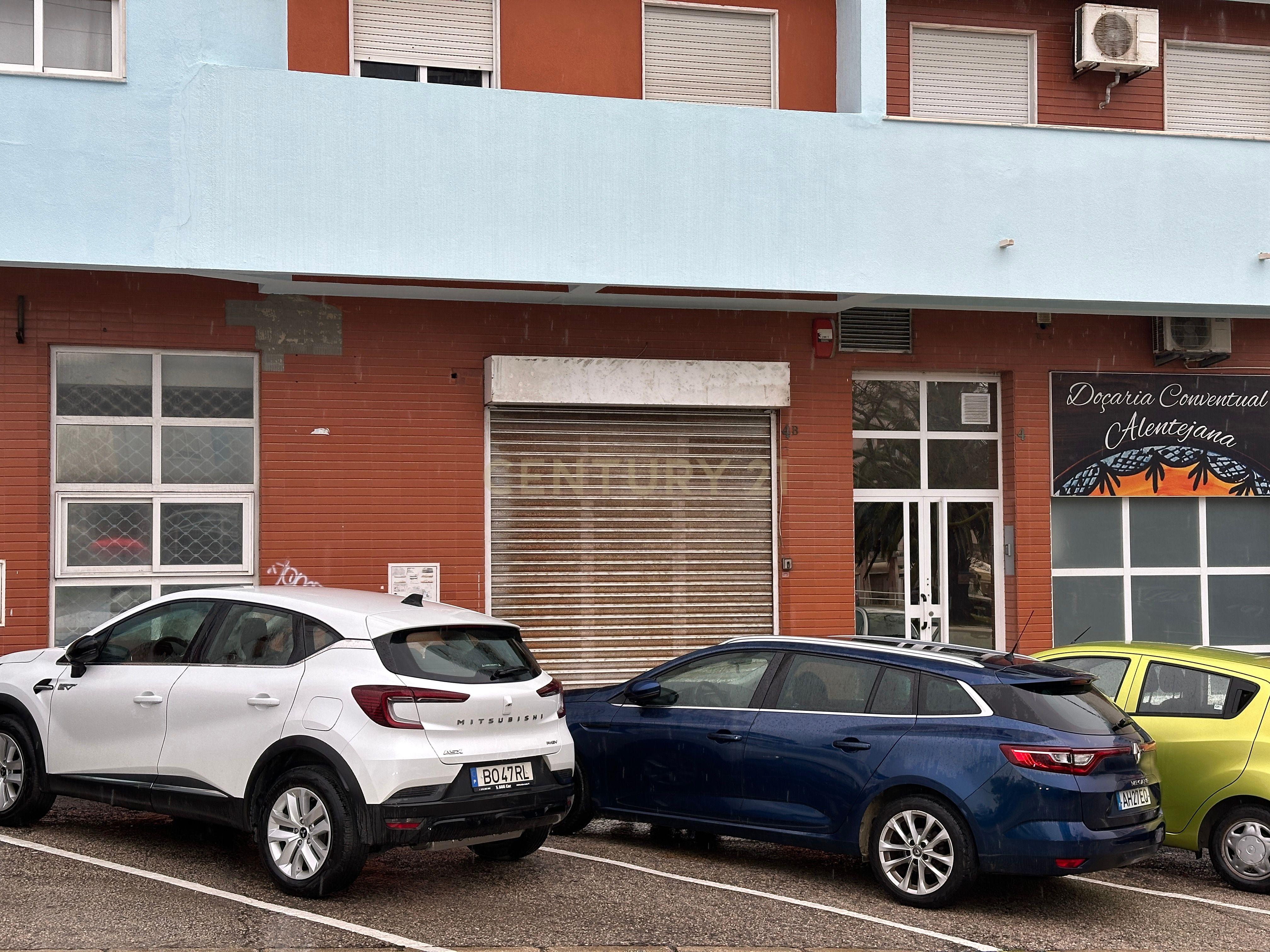 Loja com 68m2 em Santa Marta, Corroios - Image 14