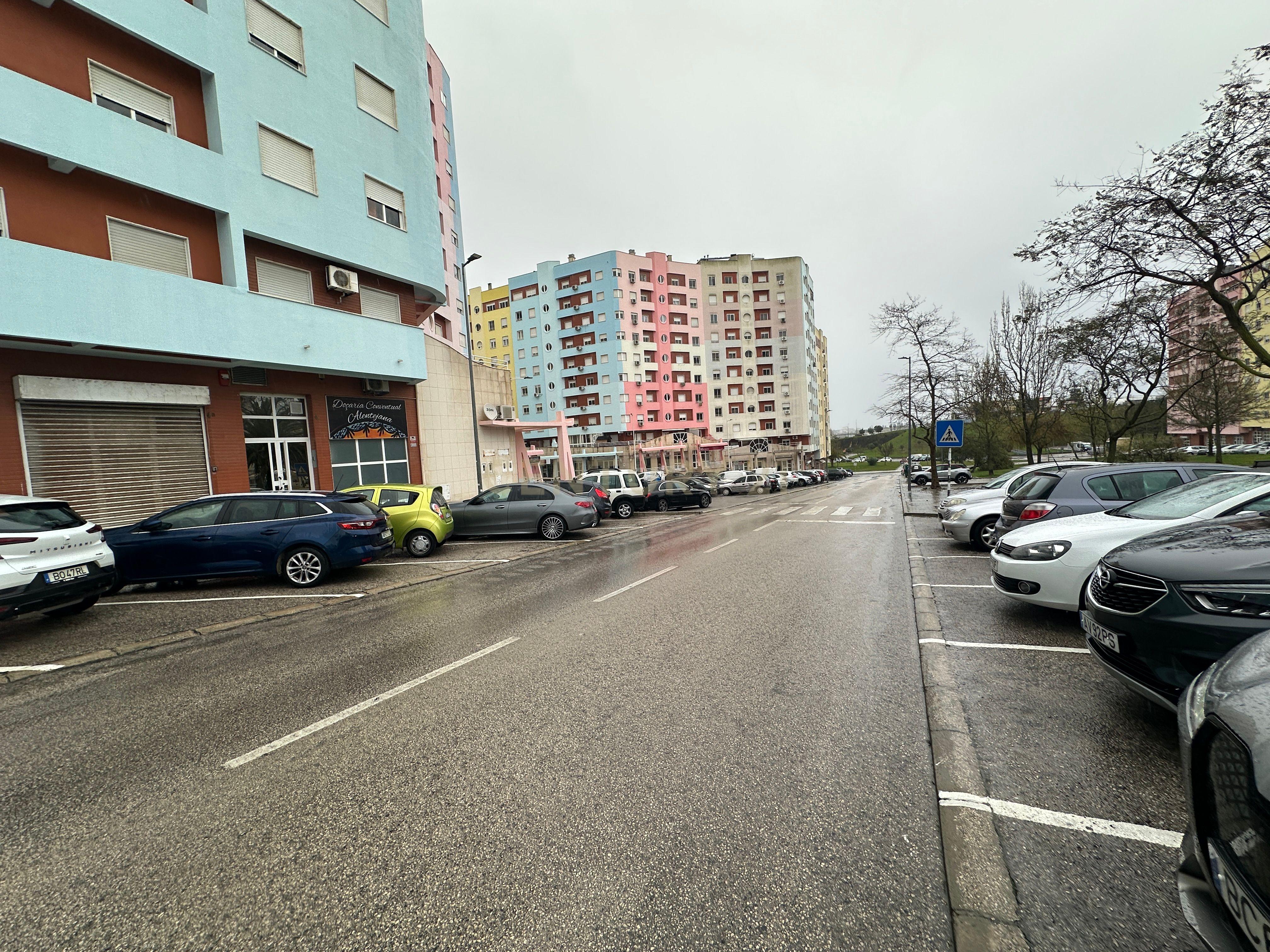 Loja com 68m2 em Santa Marta, Corroios - Image 18