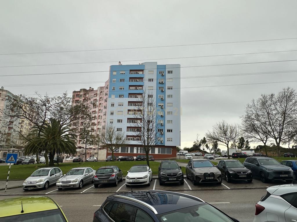 Loja com 68m2 em Santa Marta, Corroios - Image 13