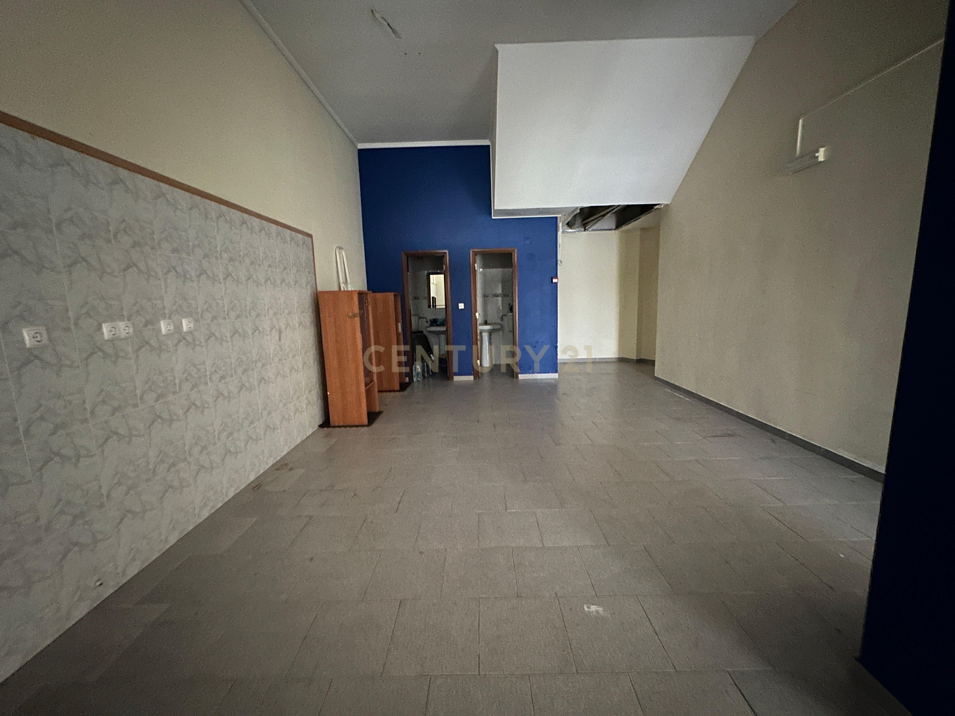 Loja com 68m2 em Santa Marta, Corroios - Image 11