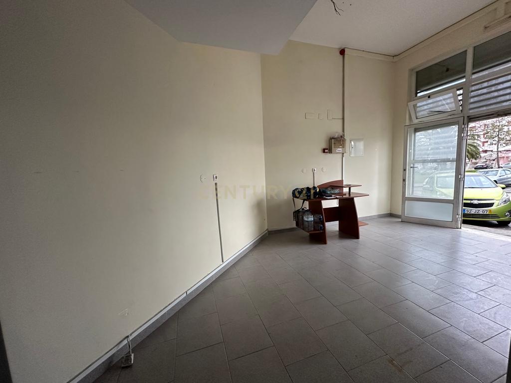 Loja com 68m2 em Santa Marta, Corroios - Image 8