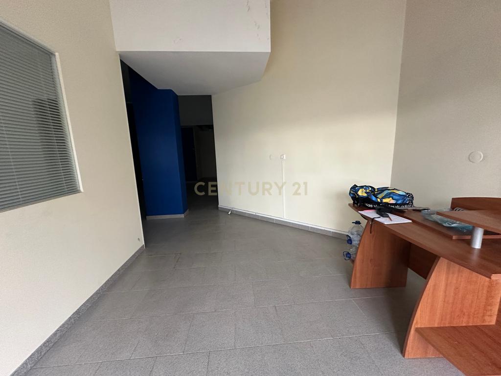 Loja com 68m2 em Santa Marta, Corroios - Image 9