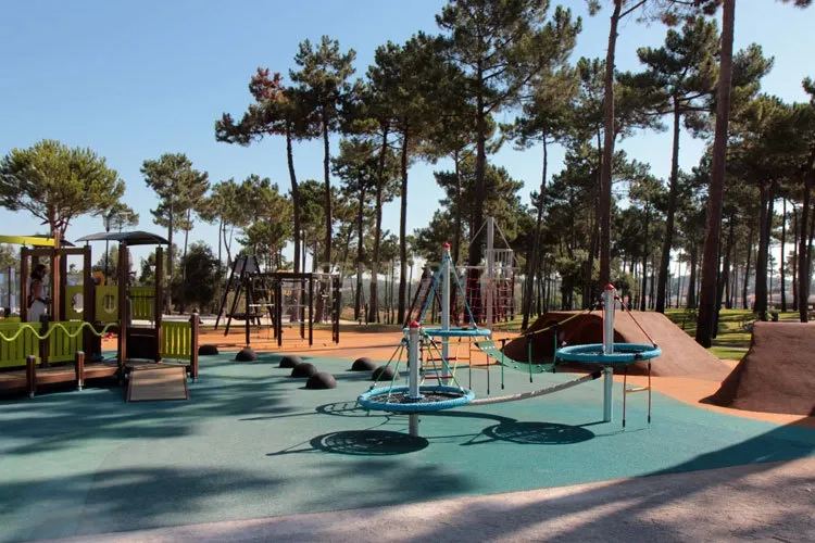 Lote de terreno de gaveto com 17.000m2 e pleno de potencialidades (Sesimbra) - Image 23