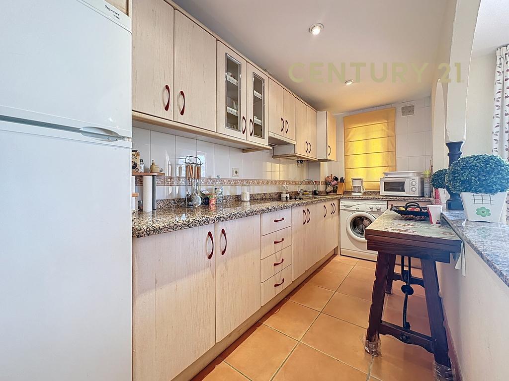 Apartamento de um quarto para arrendar em Torrox Costa com terraço e piscina - Image 9
