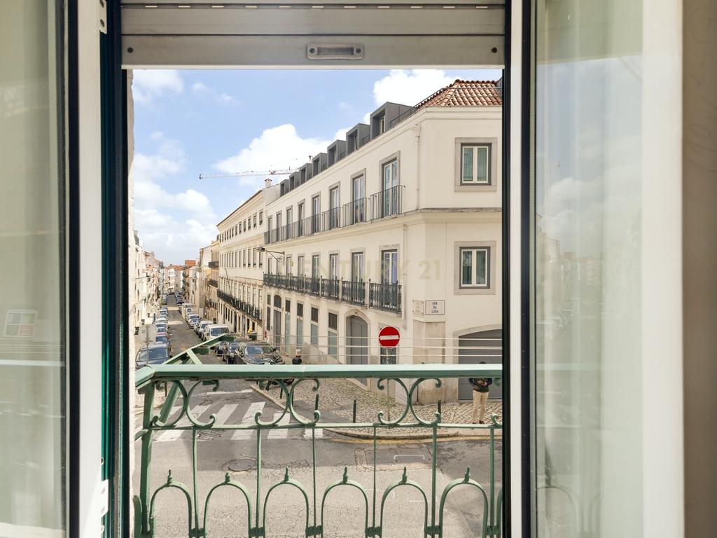 Apartamento T1 na Lapa – Lisboa | 1º Andar em prédio tradicional - Image 5