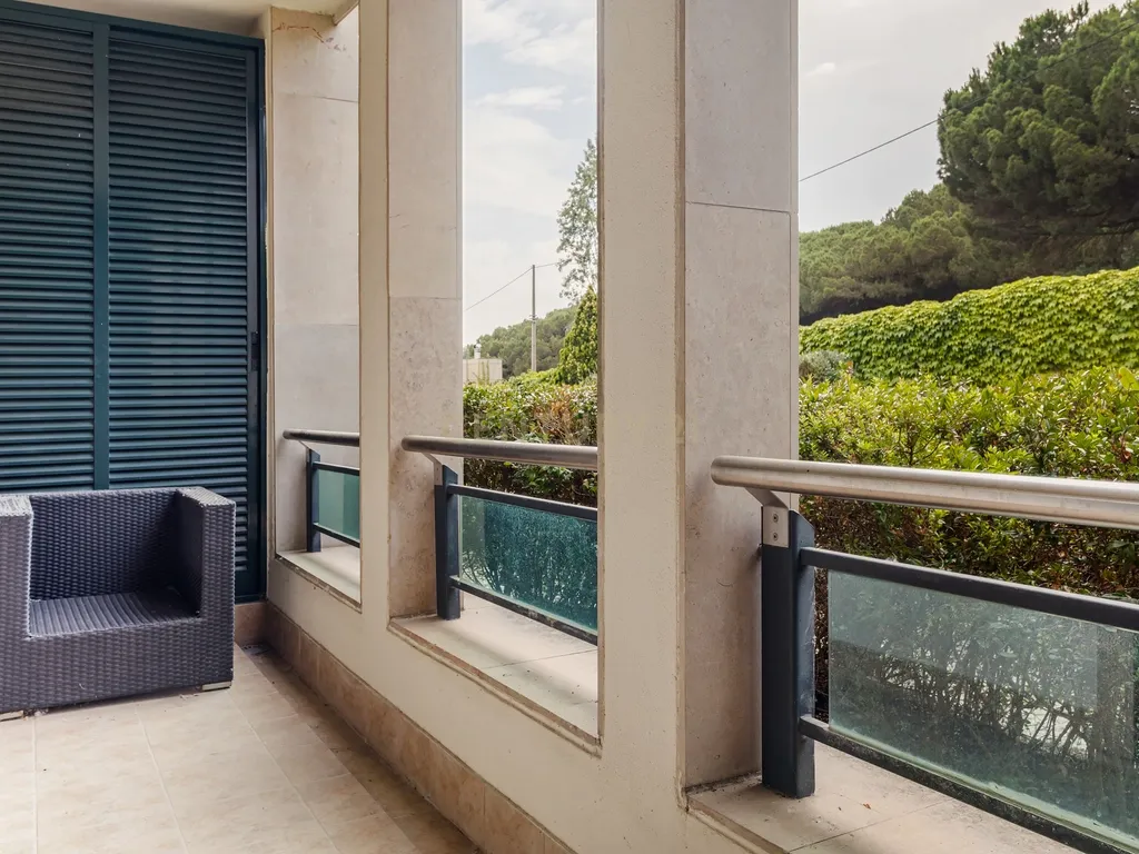 Apartamento T1 com segurança privada, piscina, garagem e arrecadação no condomínio Villa Restelo, Belém. Para Arrendar! - Image 18