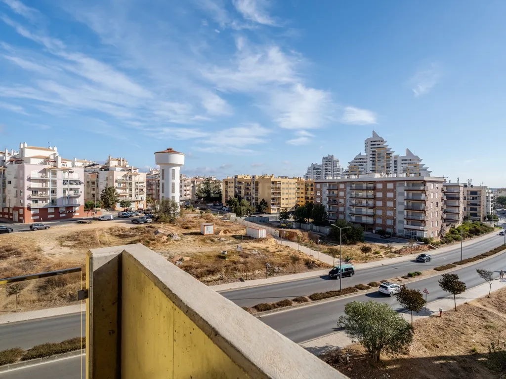 Apartamento T2+1 novo, design moderno, central, a 250metros da Praia de Armação de Pêra - Image 26