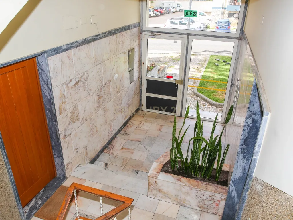 Prédio no Centro da Lourinhã - Image 7