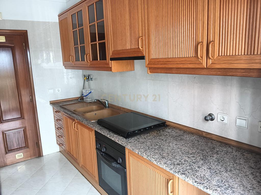 T3 com Suite/Garagem e Arrecadação - Vialonga - Image 77