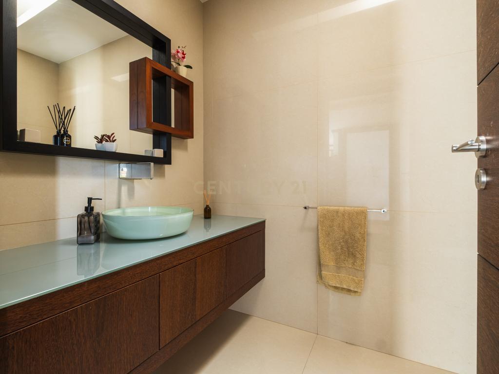 Luxuosa Moradia T4 com Piscina e Vista Panorâmica em Lousada - Image 8