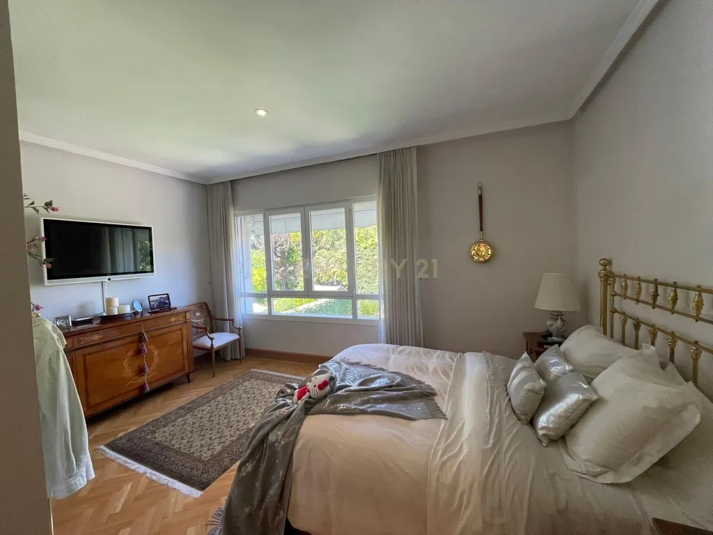 Luxuosa Moradia Renovada em Madrid com Vista para a Cidade - Image 87