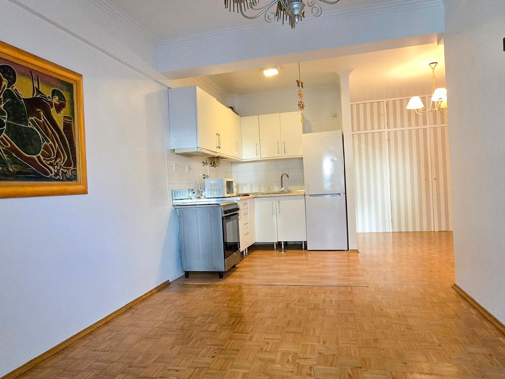 Apartamento T1 com excelente localização no Alto de Algés - Image 6