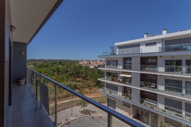 Luxuoso apartamento T3 duplex com Vista Panorâmica em Quinta de Santa Teresa, Charneca de caparica - Image 33