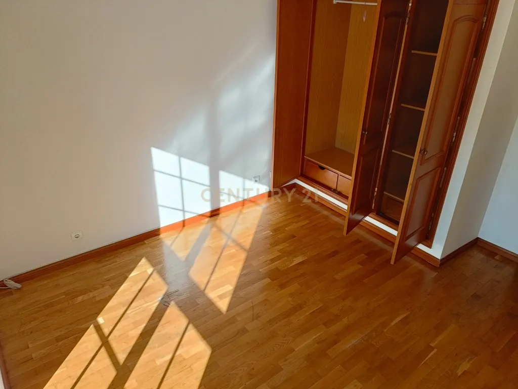Apartamento T3 com terraço e garagem para 2 Carros, a 350 metros da Praia, São Pedro, Figueira da Foz - Image 29