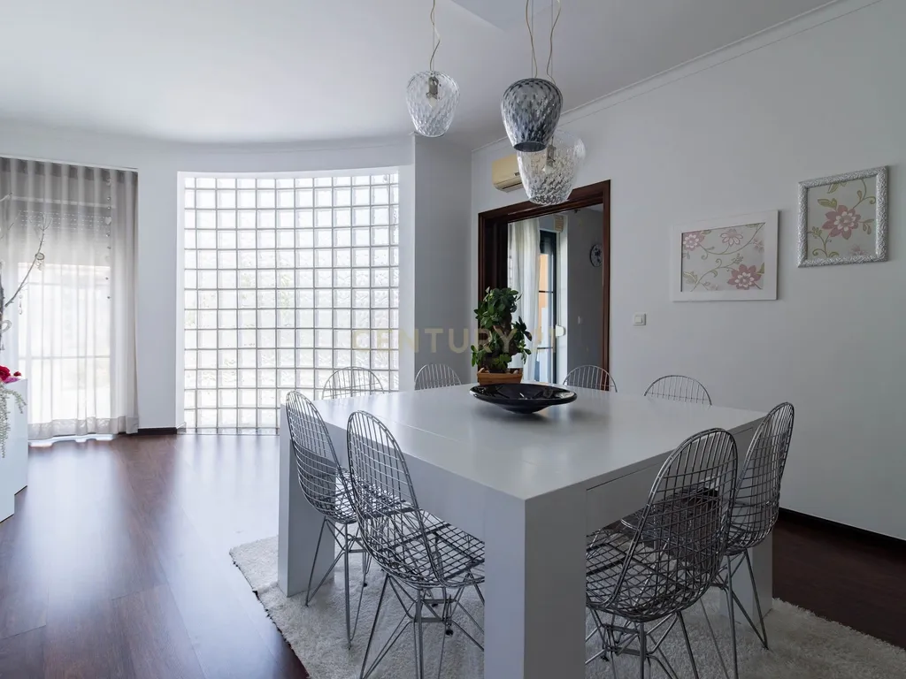 Moradia T3 com Jardim, Garagem e Cave em Embra, Marinha Grande - Image 9
