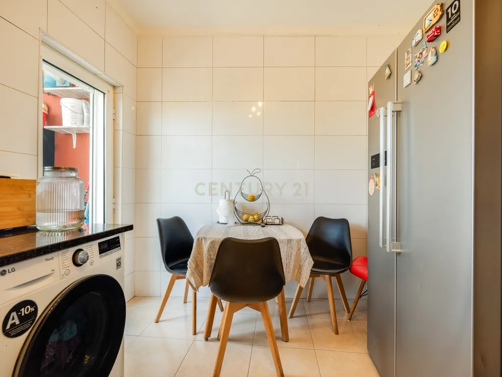 T2 com 99m², varanda generosa e 2 lugares de garagem em Silves - Image 17