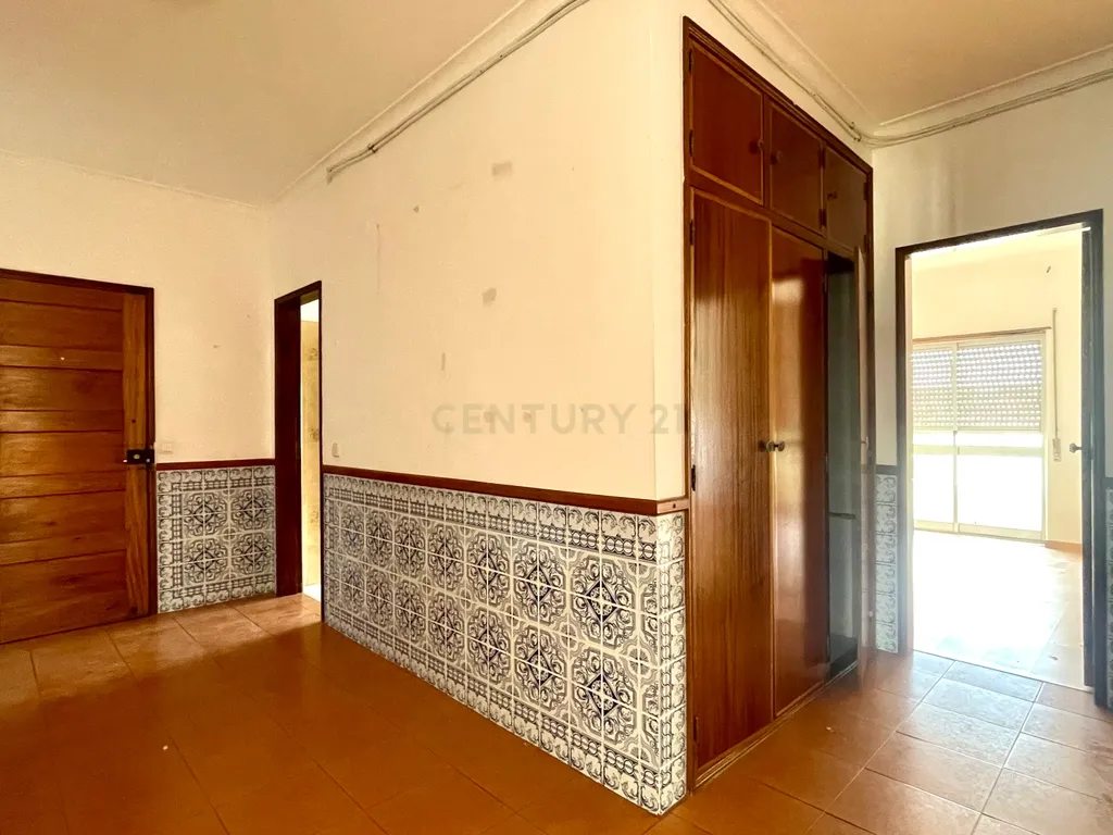 Apartamento T2 com Duas Varandas, no Centro do Pinhal Novo - Image 9