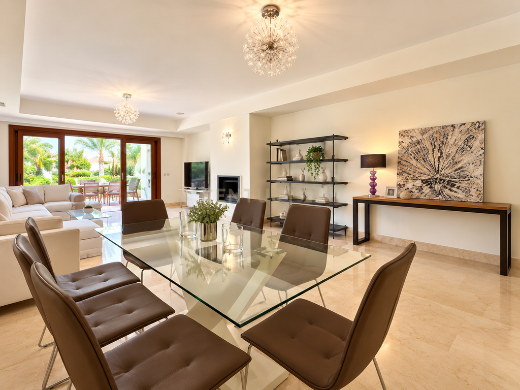Apartamento Espaçoso com Jardim e Grande Terraço na Prestigiada Zona de Nagüeles, Marbella - Image 3