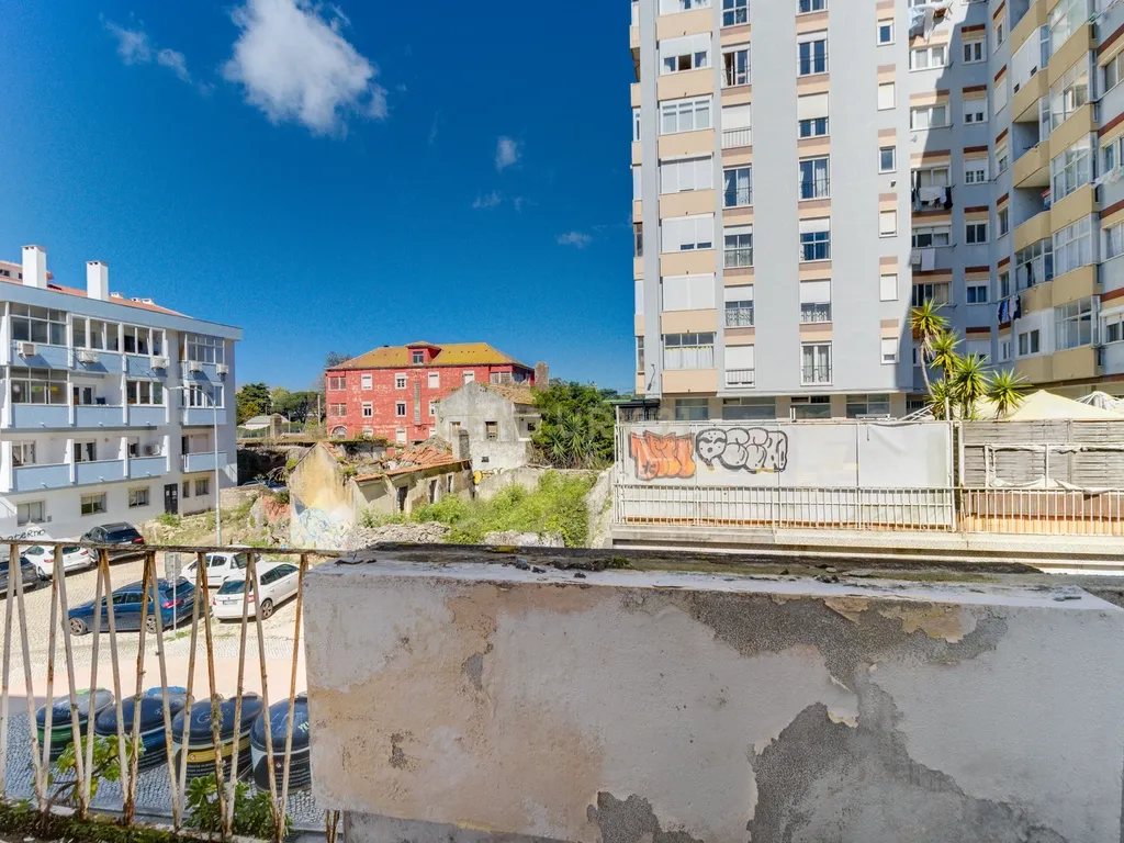 Apartamento T2 em Remodelação - Portela de Sintra - Image 13