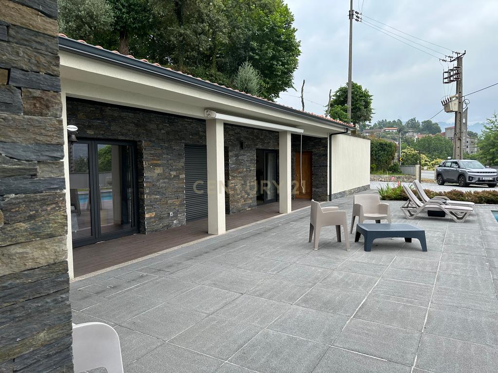  Moradia Térrea com Piscina | Braga - Gerês - Image 49