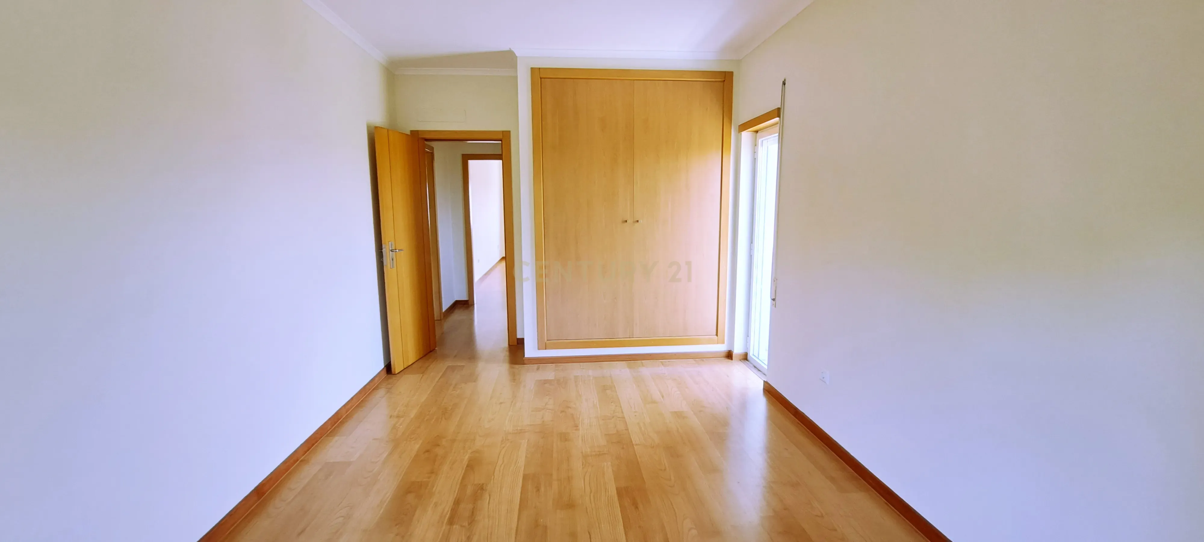 Apartamento T2 com arrecadação e lugar de garagem no Montijo. - Image 13