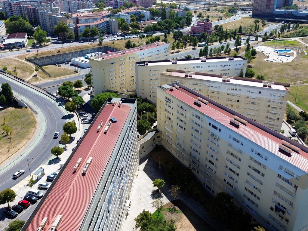 T3 com 73m² | 4º andar com elevador | Para remodelar em Lisboa - Image 27