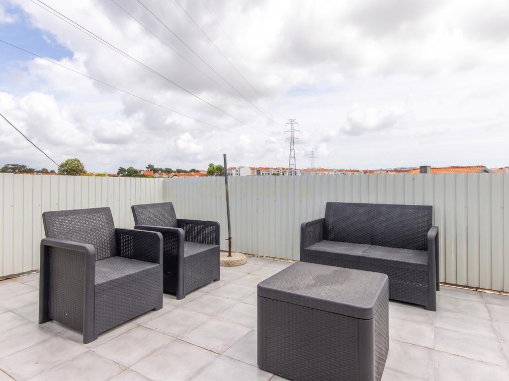 Excelente Apartamento de 4 Assoalhadas com Terraço e Sótão Independente na Quinta do Conde. - Image 3