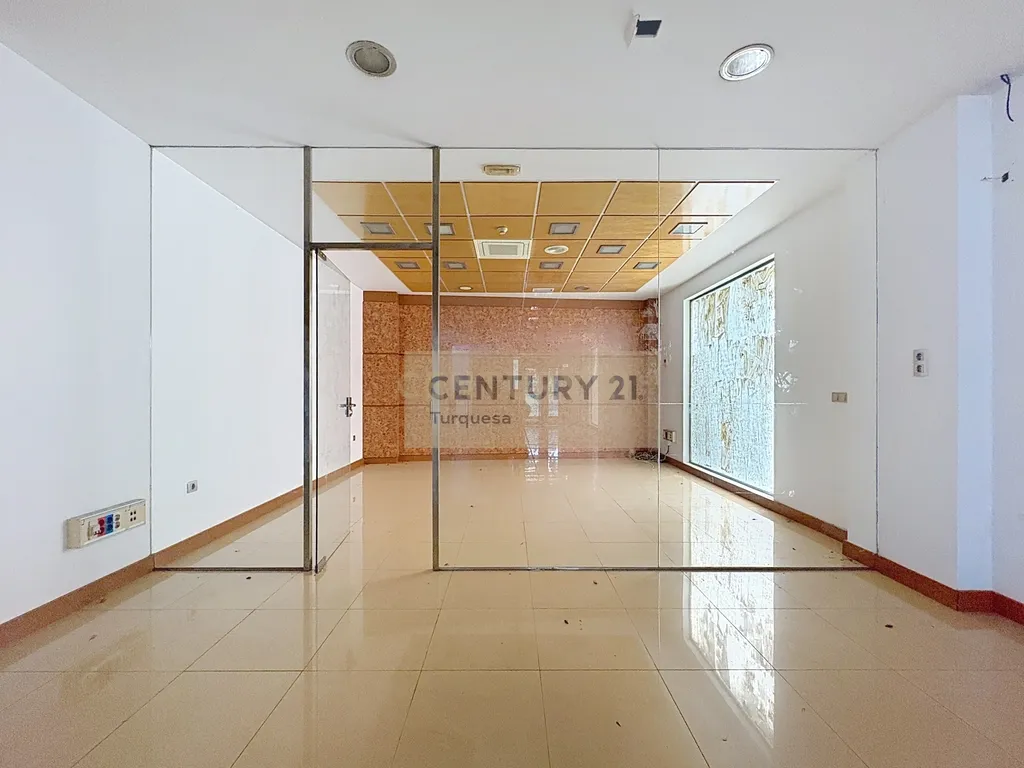 Amplo local comercial em Benalmádena, Málaga, com excelente localização - Image 5