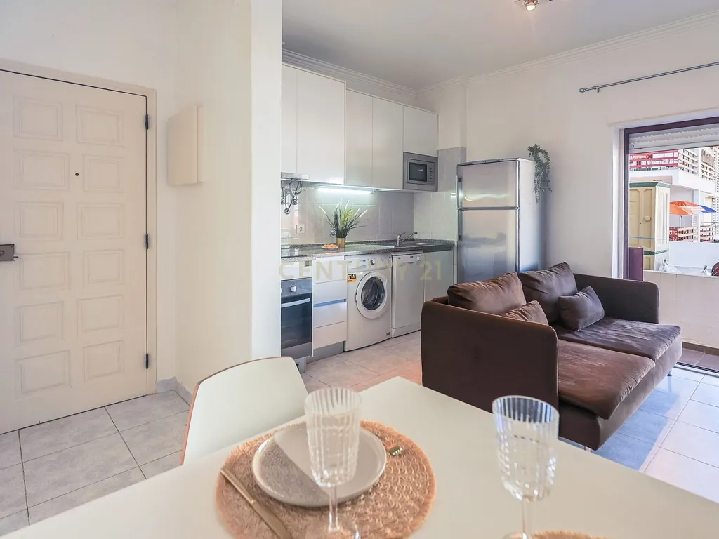 Apartamento T0 na Costa da Caparica, perto de transportes e serviços. - Image 6