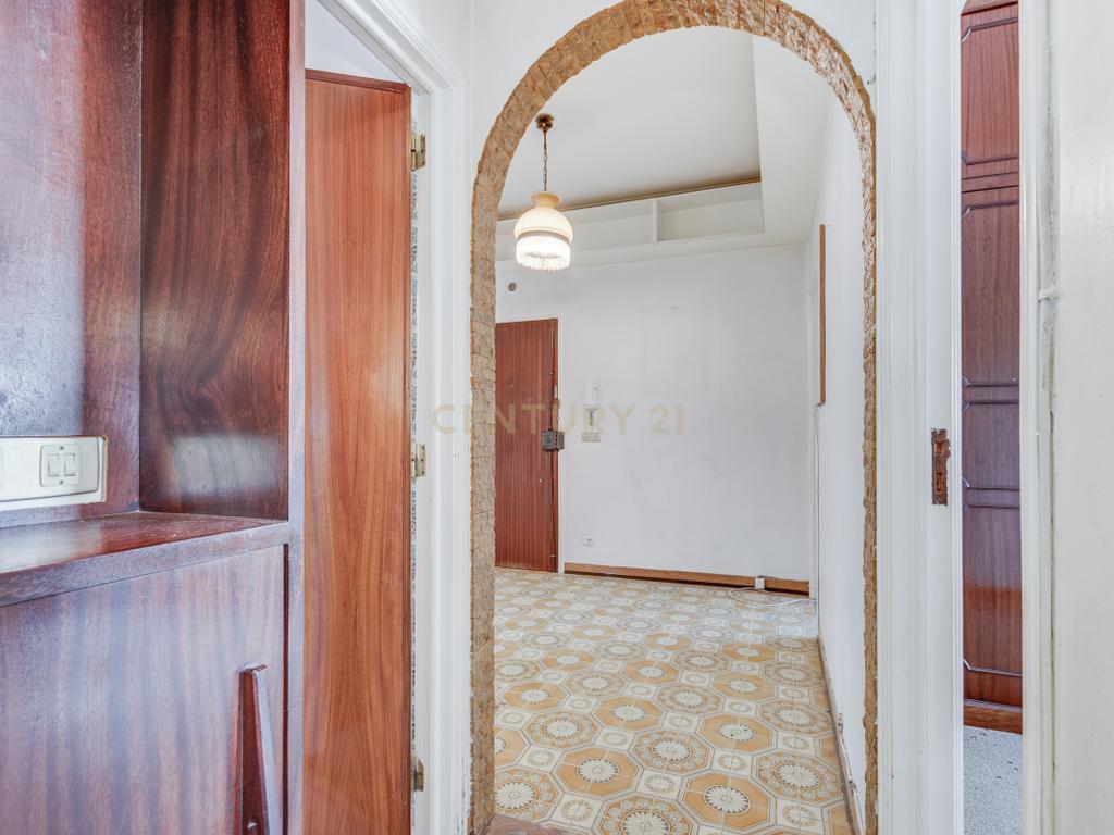 Apartamento T4 com Boas Áreas - Prt Av. Cidade Lourenço Marques - Olivais - Image 15