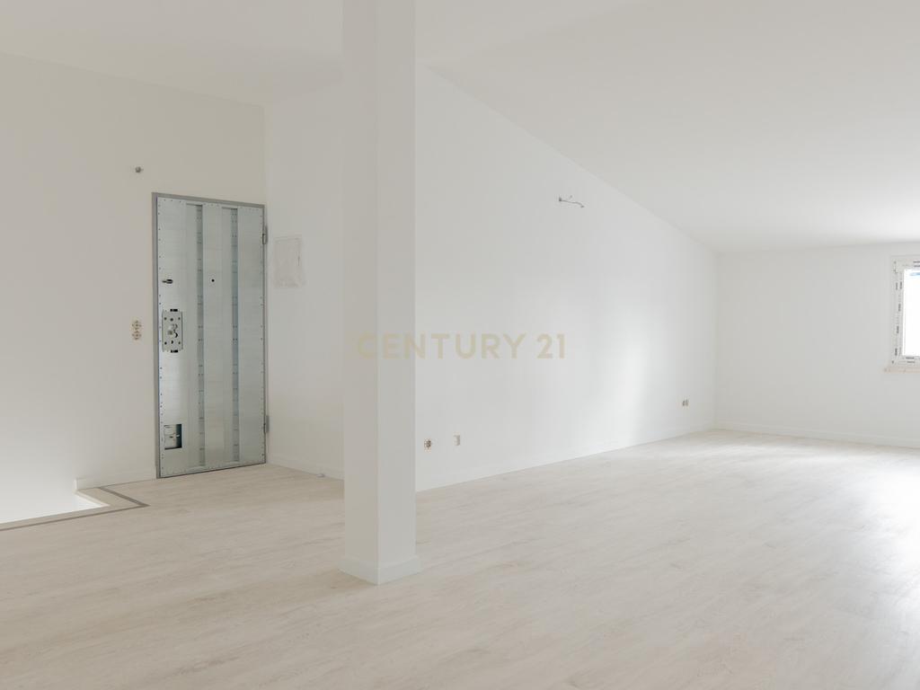 CONDOMINIO QUINTA DA LADEIRA - T2 Duplex com Varandas, Parqueamento e Arrecadação - Image 18