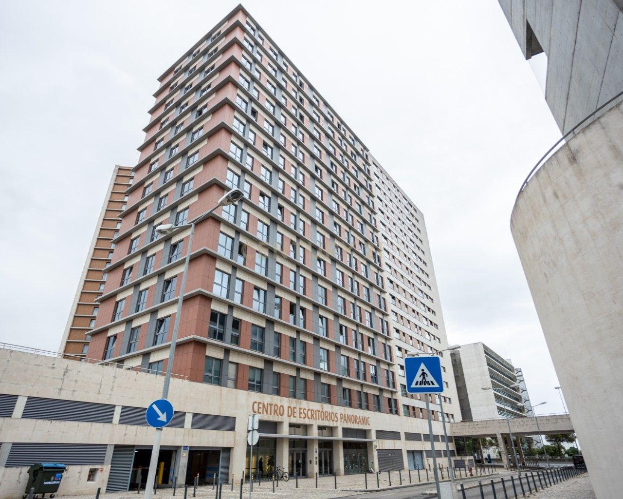 Escritório com WC e Vista Rio no 14º Piso – Parque das Nações (Com Estacionamento privativo)