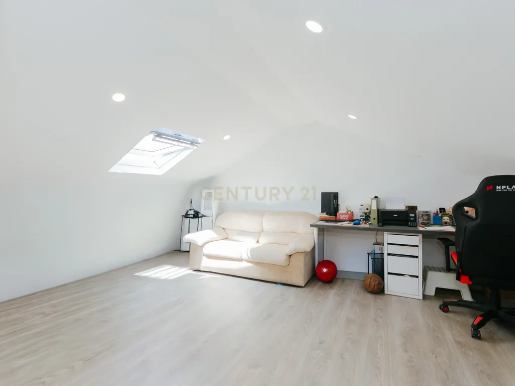 Apartamento T2+1 Renovado em Alhos Vedros - Image 20