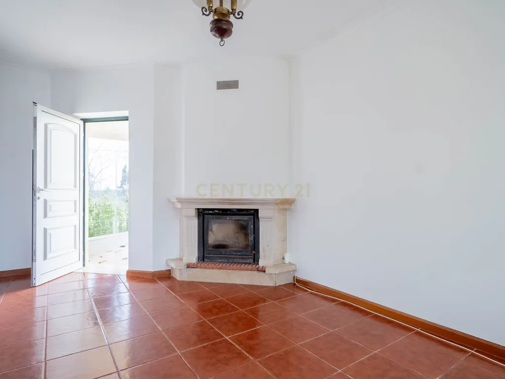 Moradia T5 - C/ terreno - Excelente estado - Image 14
