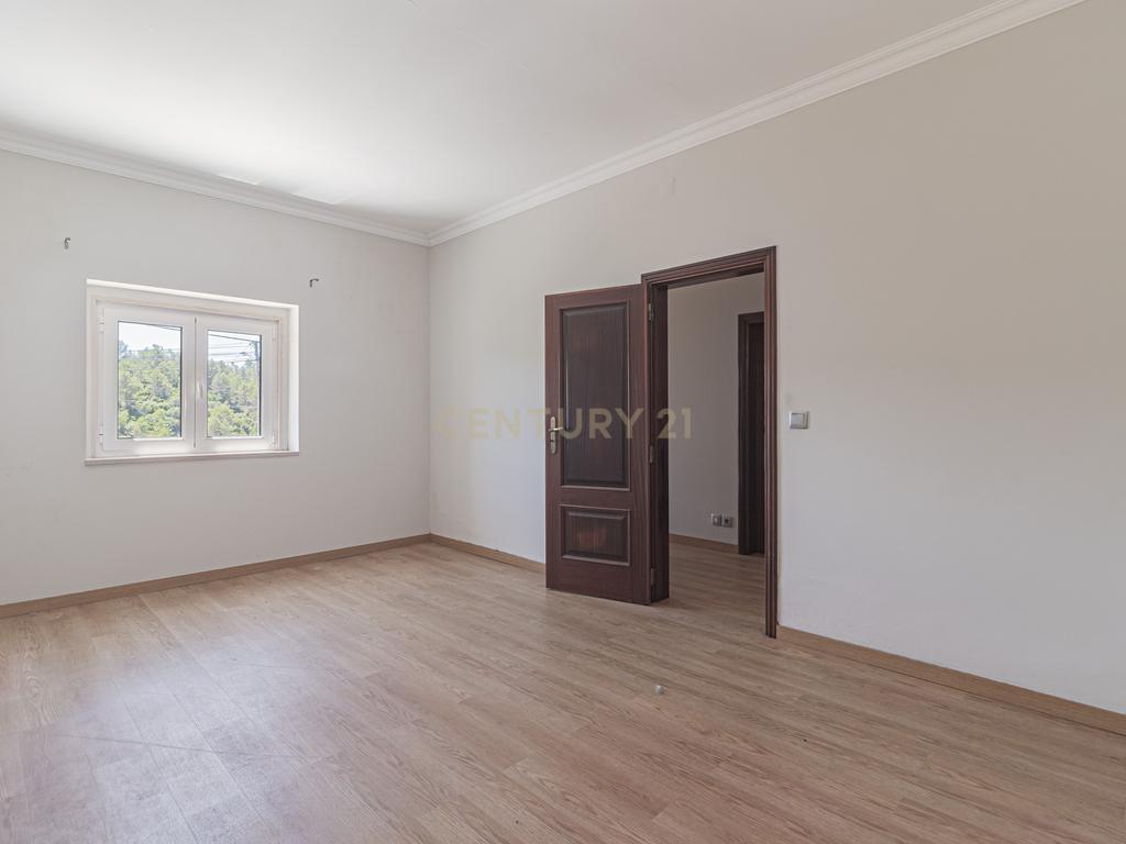 Moradia T4 em Vila Nova - Bucelas - Image 24