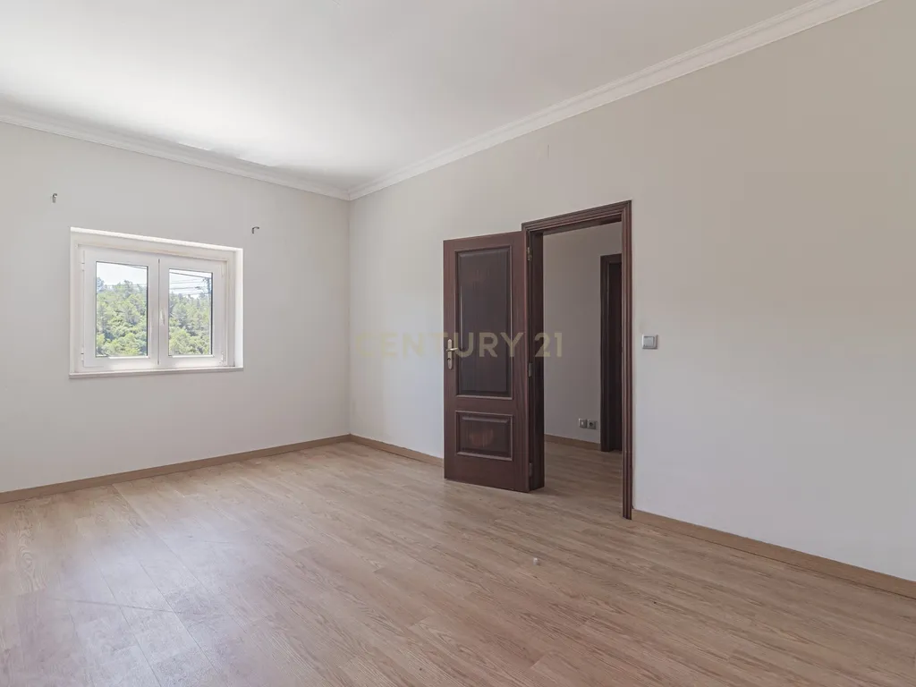 Moradia T4 em Vila Nova - Bucelas - Image 24