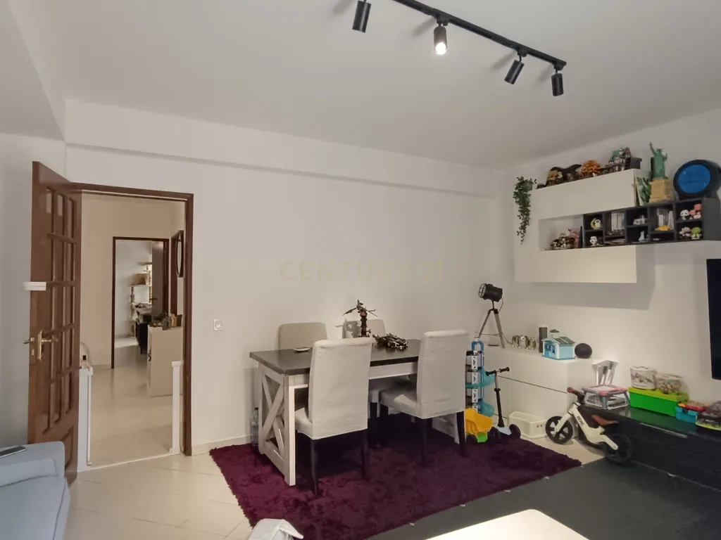 Moderno Apartamento T4 no centro de Olhão - Image 6