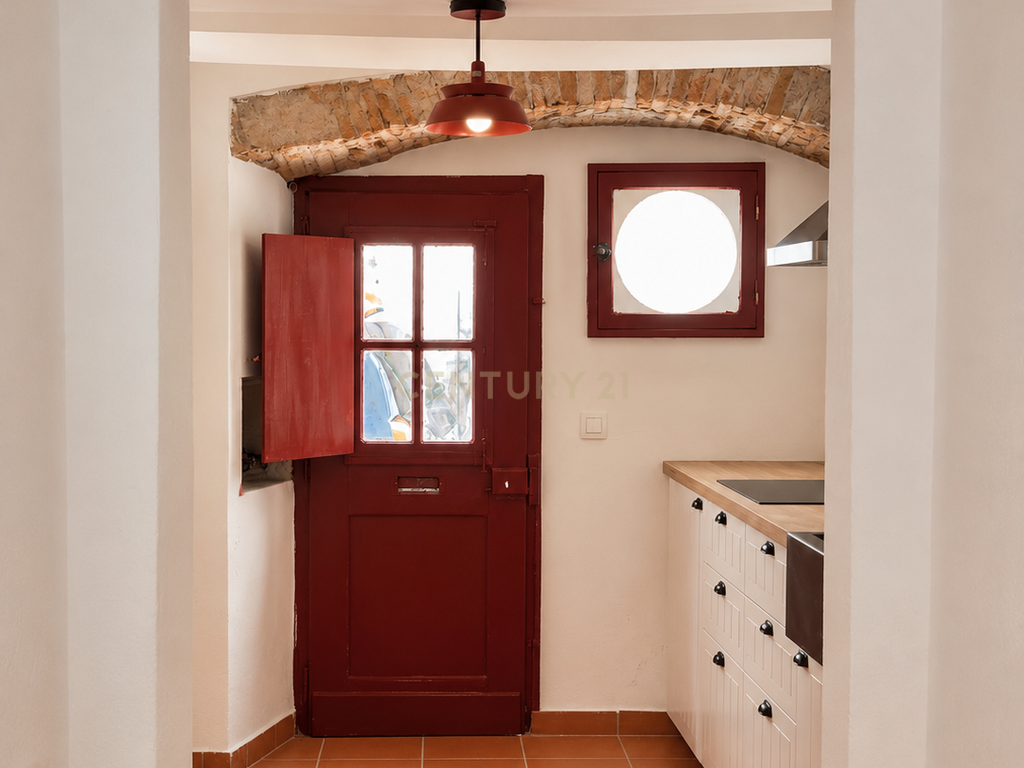 Moradia T3 Totalmente Reabilitada com Terraço Panorâmico de 360º sobre a Cidade de Estremoz. - Image 5