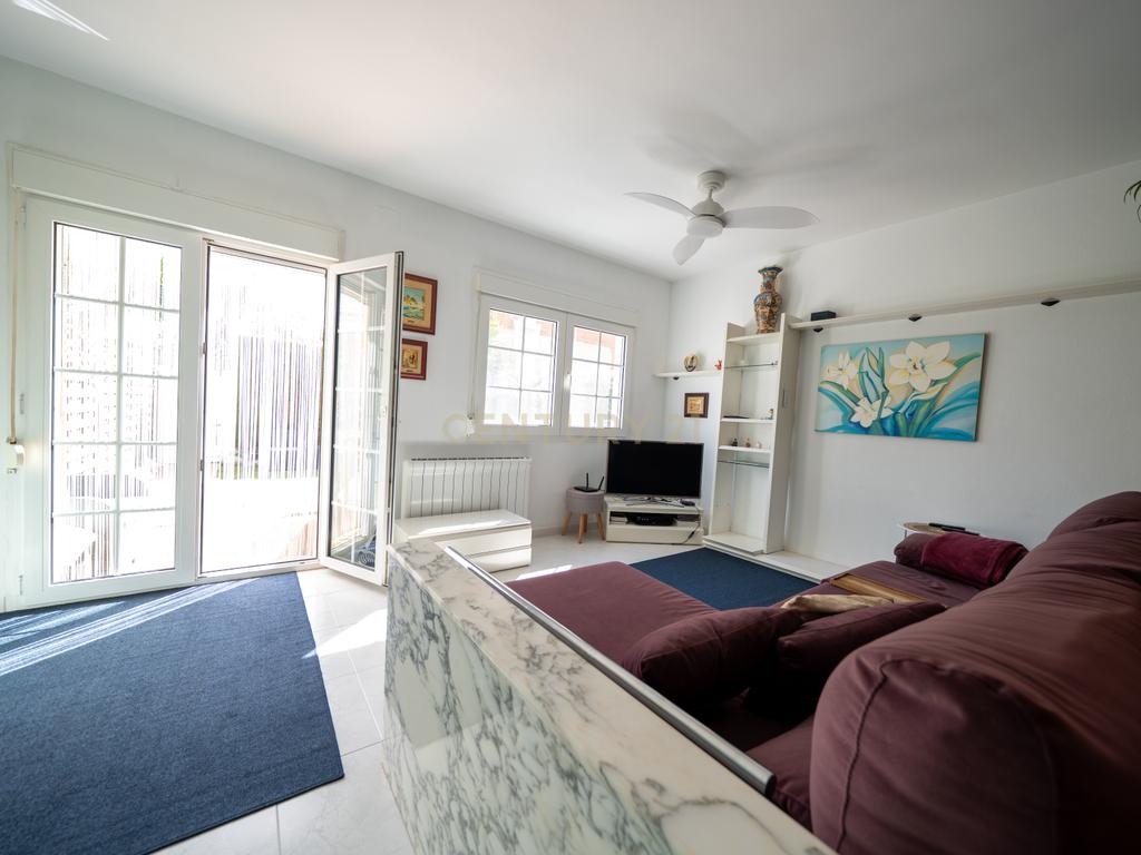 Apresentamos-lhe uma magnífica moradia em Cambrils — perfeita para quem procura conforto, estilo e excelente qualidade de vida na Costa Dourada. - Image 21